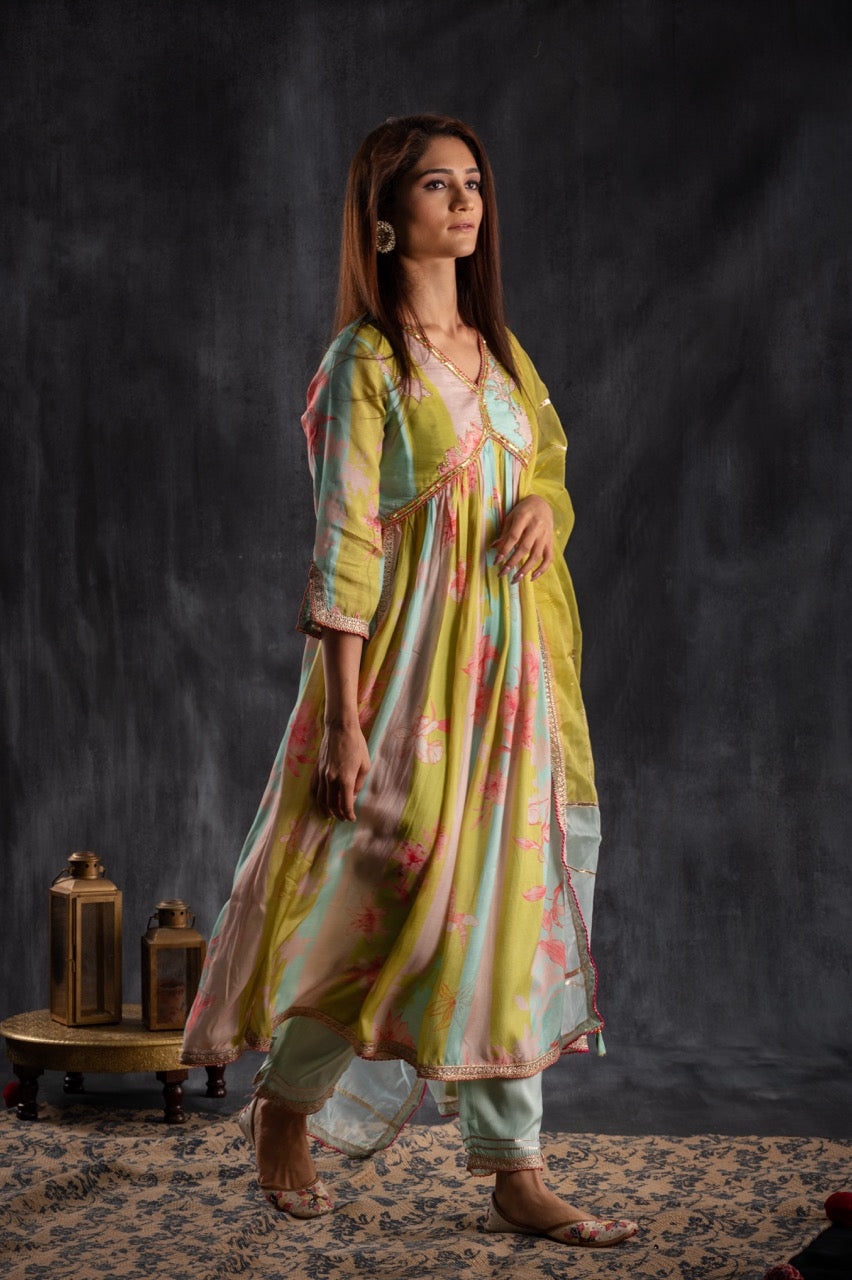 Masakali Suit Set